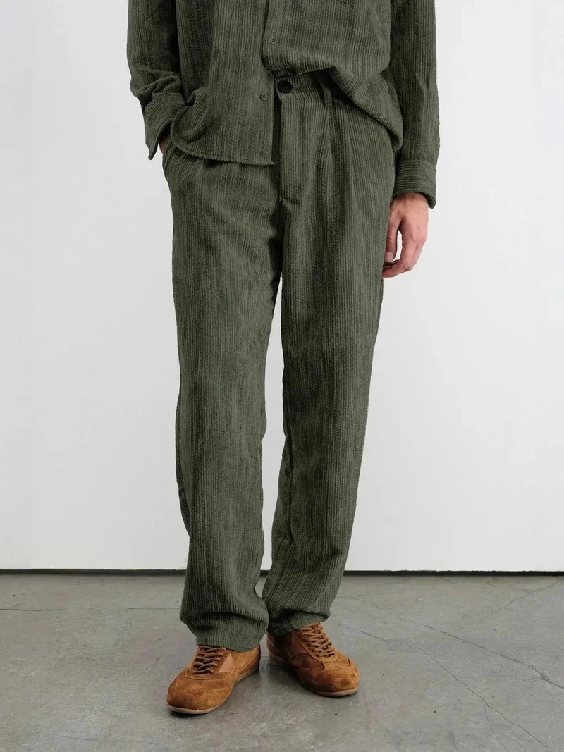 جيستو بنطلون جيستو بقصة مريحة وكسرات بنسيج مميز